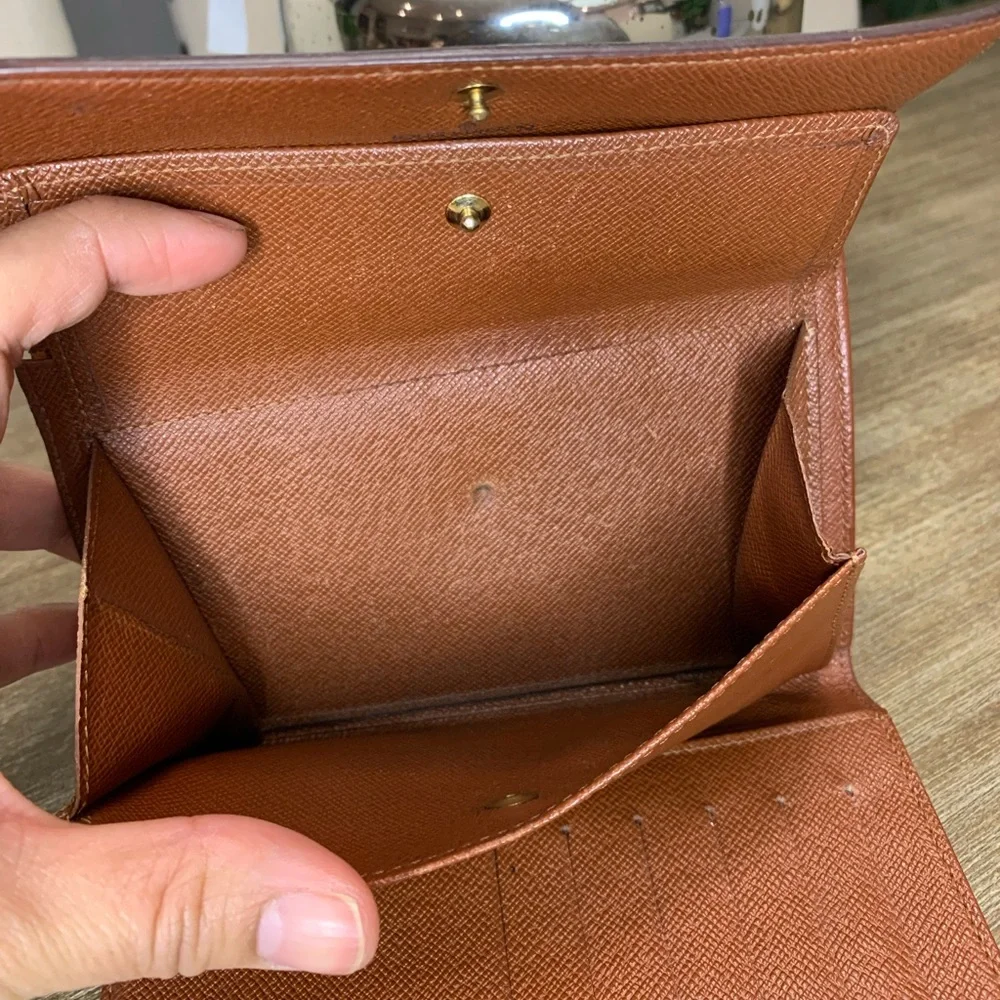Authentic Louis Vuittton Mono Medium Wallet - Picture 12 of 16